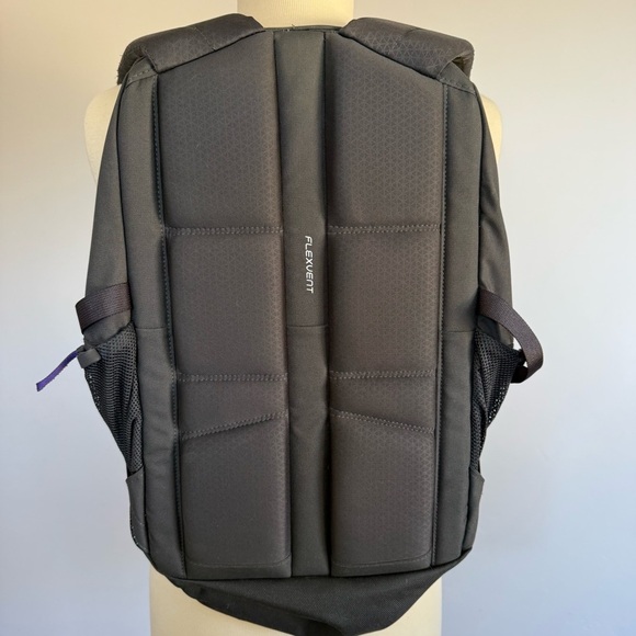 The North face Pivoter 22L Backpack in dark gray with purple - Picture 9 of 9